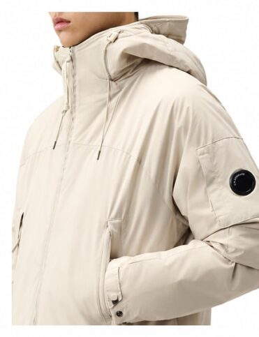 C.P. COMPANY - Pro-Tek PrimaLoft Silver Hooded jas beige (43690) C.P. COMPANY - Pro-Tek PrimaLoft Silver Hooded jas beige (43690)