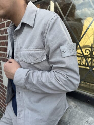 STONE ISLAND - GHOST COTTON LINEN CANVAS OVERSHIRT LICHTGRIJS (42543) STONE ISLAND - GHOST COTTON LINEN CANVAS OVERSHIRT LICHTGRIJS (42543)