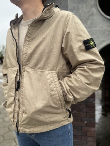 STONE ISLAND - ORGANIC-LOOK NYLON PANAMA-TC HOODED JACKET ZAND (42611)