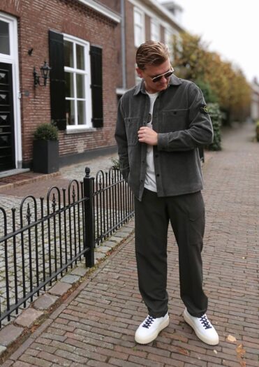 STONE ISLAND - SURCHEMISE EN VELOURS CÔTELÉ GRIS PLOMB (41549) STONE ISLAND - SURCHEMISE EN VELOURS CÔTELÉ GRIS PLOMB (41549)